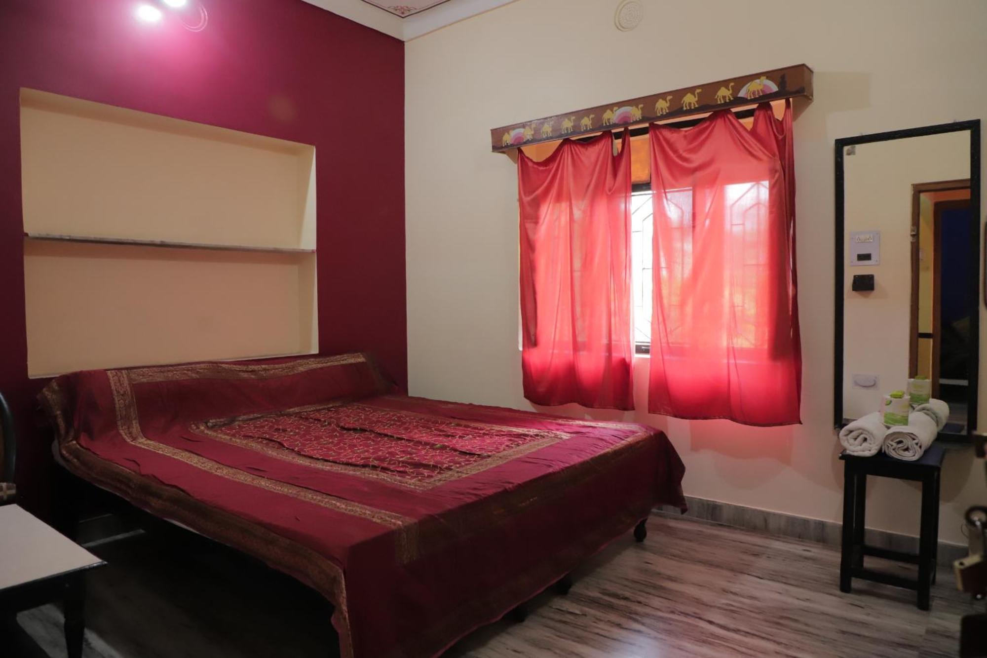 Hotel Everest Pushkar Exteriör bild