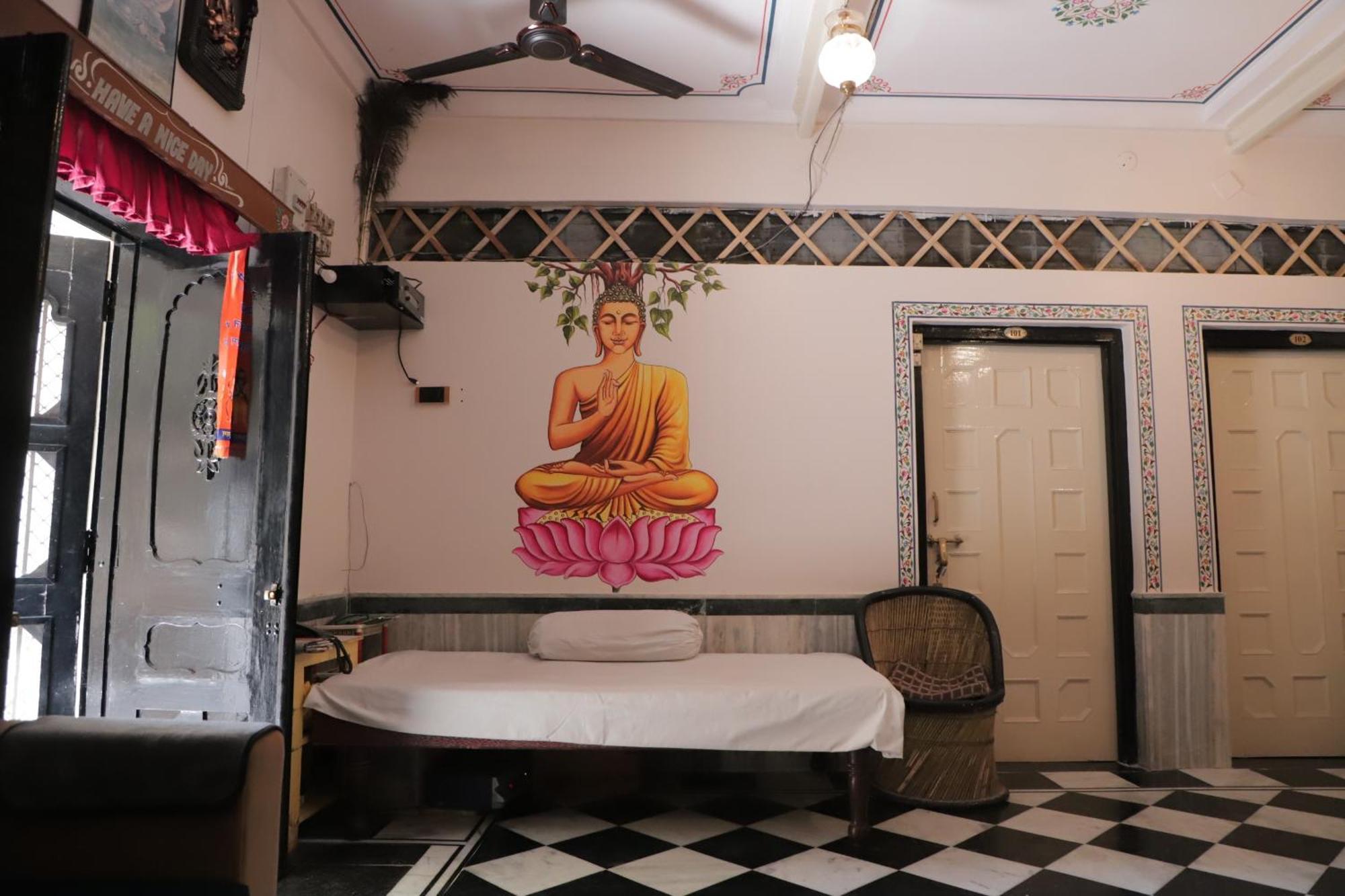 Hotel Everest Pushkar Exteriör bild