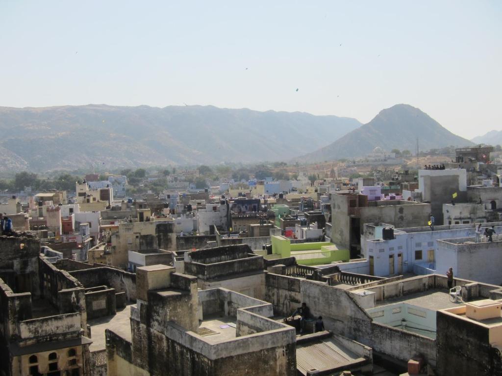 Hotel Everest Pushkar Exteriör bild